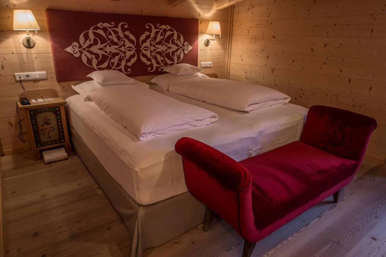 Hotel Ciasa Salares San Cassiano  Buitenkant foto