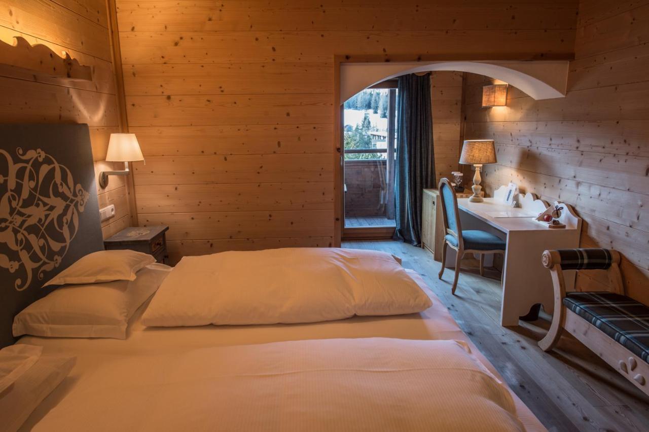 Hotel Ciasa Salares San Cassiano  Buitenkant foto