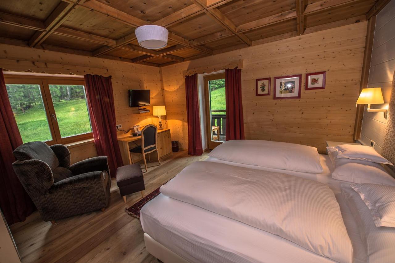 Hotel Ciasa Salares San Cassiano  Buitenkant foto