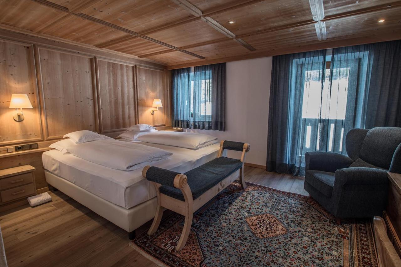 Hotel Ciasa Salares San Cassiano  Buitenkant foto