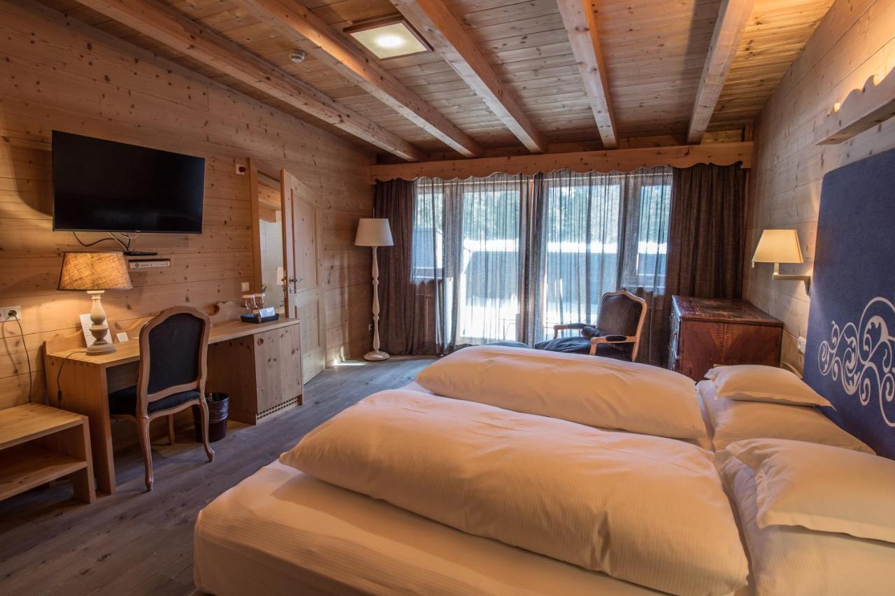Hotel Ciasa Salares San Cassiano  Buitenkant foto