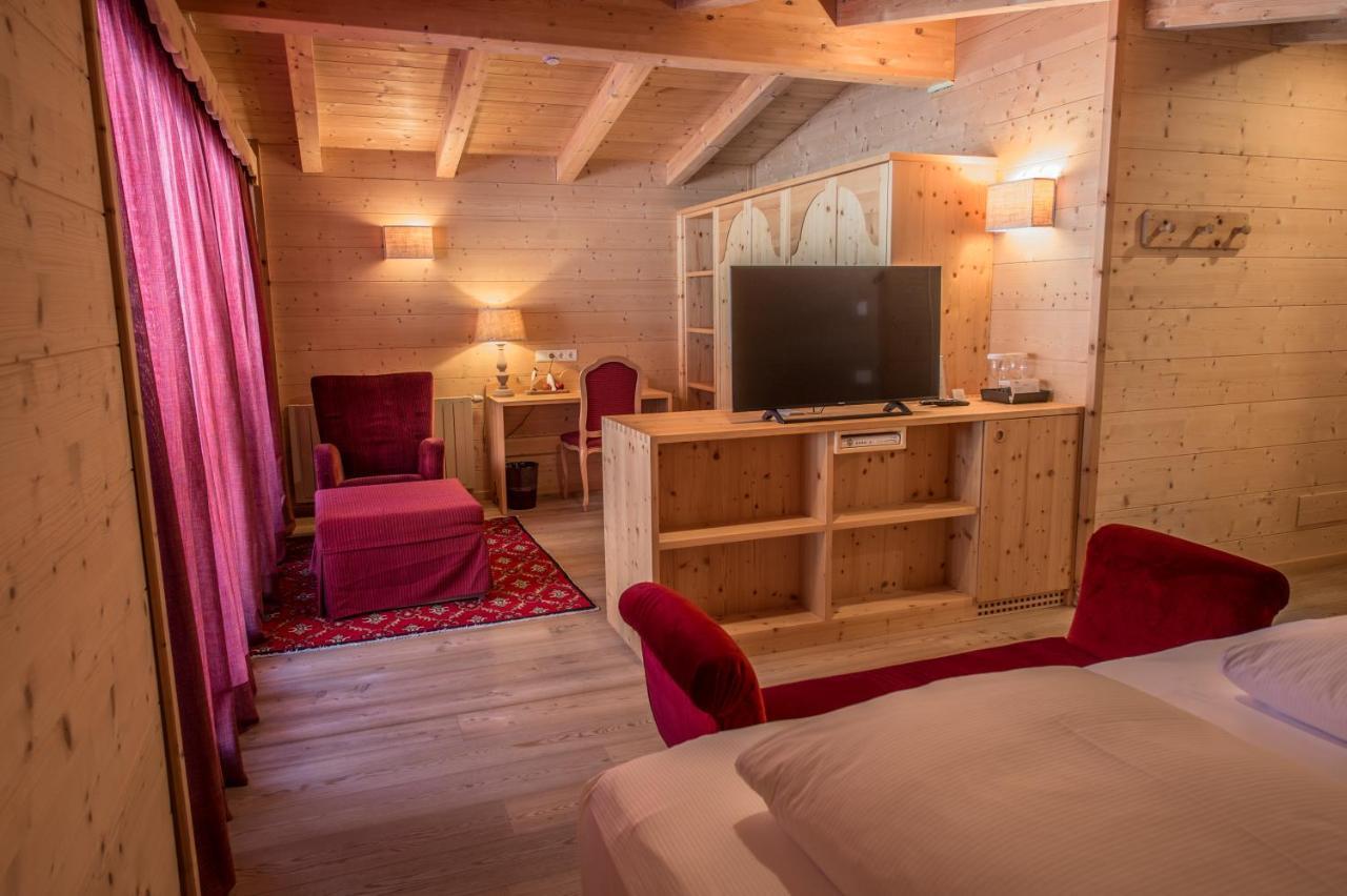 Hotel Ciasa Salares San Cassiano  Buitenkant foto
