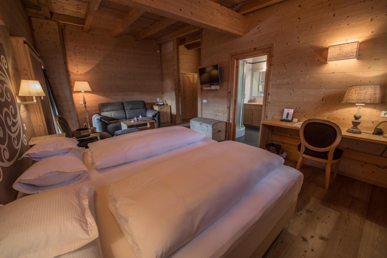 Hotel Ciasa Salares San Cassiano  Buitenkant foto