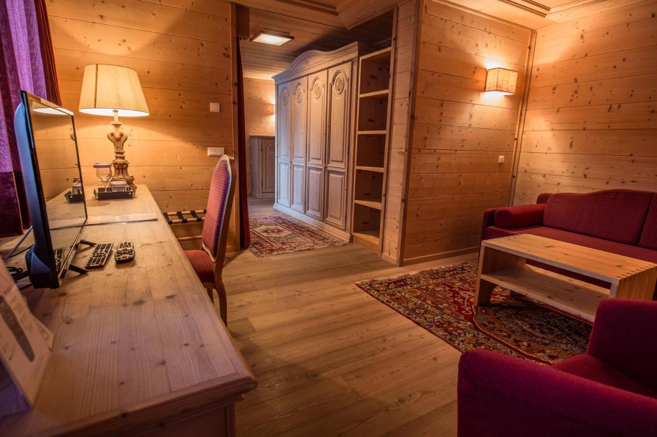 Hotel Ciasa Salares San Cassiano  Buitenkant foto