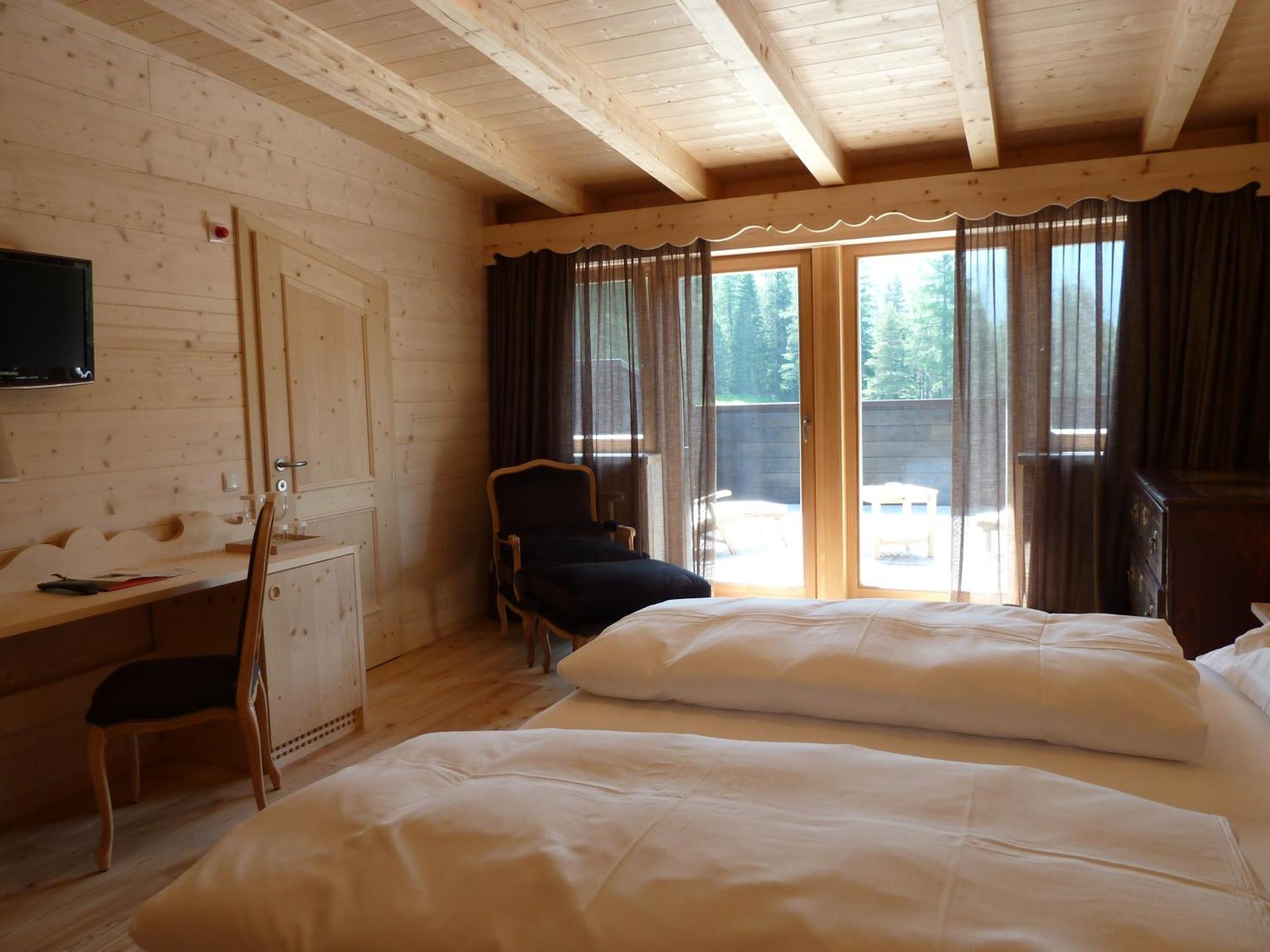 Hotel Ciasa Salares San Cassiano  Buitenkant foto