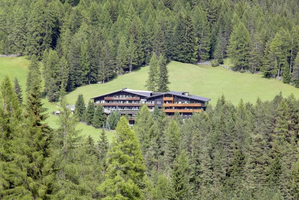 Hotel Ciasa Salares San Cassiano  Buitenkant foto